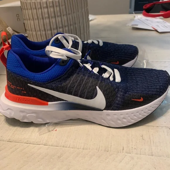 Nike Blue and Black Running Shoes - Picture 4 of 7